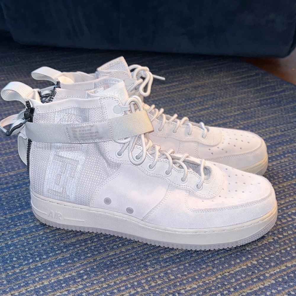 Nike AF-1 high top in great condition.